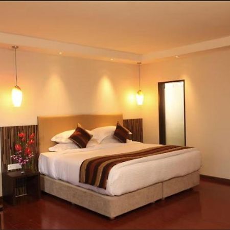 פונה The Altruist Business Hotel Kharadi מראה חיצוני תמונה