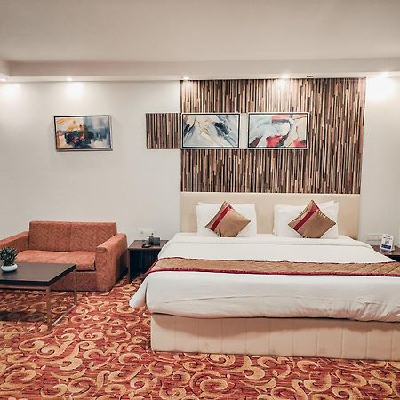 פונה The Altruist Business Hotel Kharadi מראה חיצוני תמונה