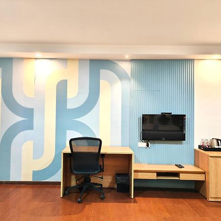 פונה The Altruist Business Hotel Kharadi מראה חיצוני תמונה