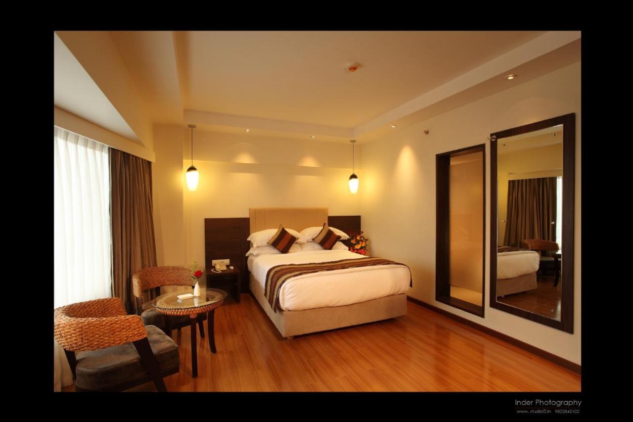 פונה The Altruist Business Hotel Kharadi מראה חיצוני תמונה