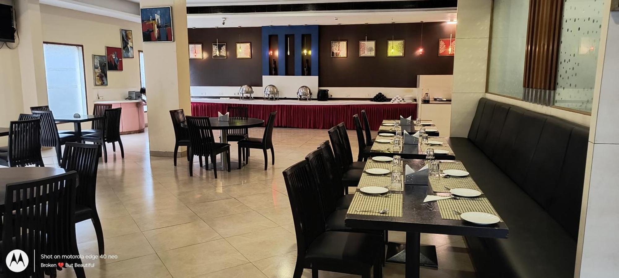 פונה The Altruist Business Hotel Kharadi מראה חיצוני תמונה