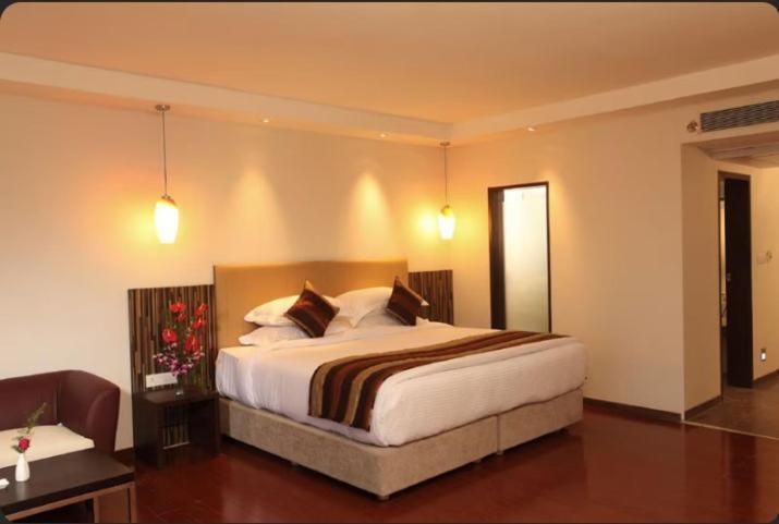 פונה The Altruist Business Hotel Kharadi מראה חיצוני תמונה