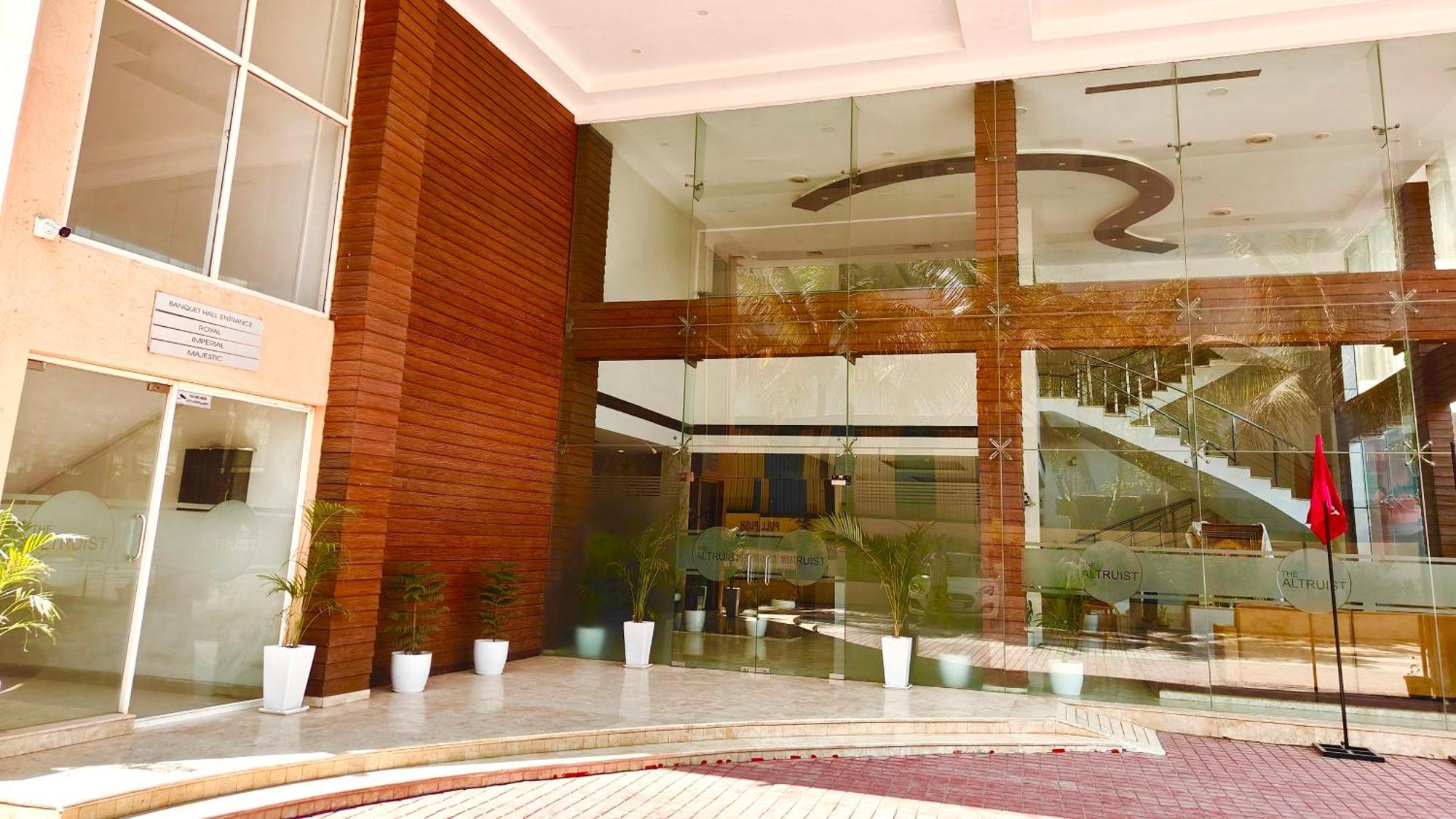 פונה The Altruist Business Hotel Kharadi מראה חיצוני תמונה