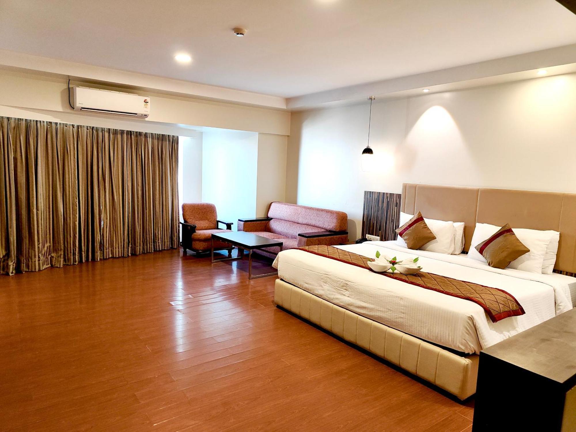 פונה The Altruist Business Hotel Kharadi מראה חיצוני תמונה