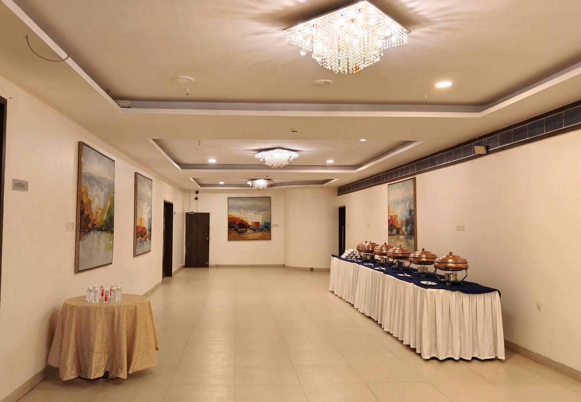 פונה The Altruist Business Hotel Kharadi מראה חיצוני תמונה