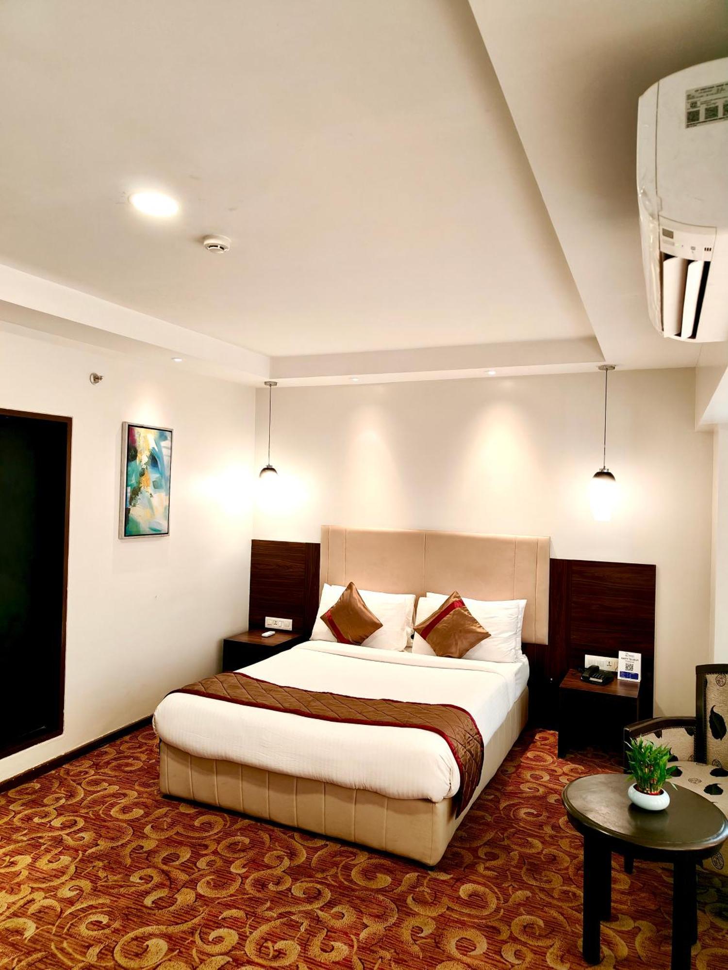 פונה The Altruist Business Hotel Kharadi מראה חיצוני תמונה