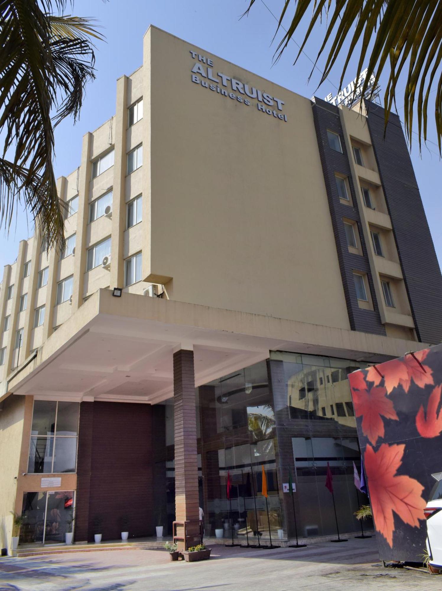 פונה The Altruist Business Hotel Kharadi מראה חיצוני תמונה