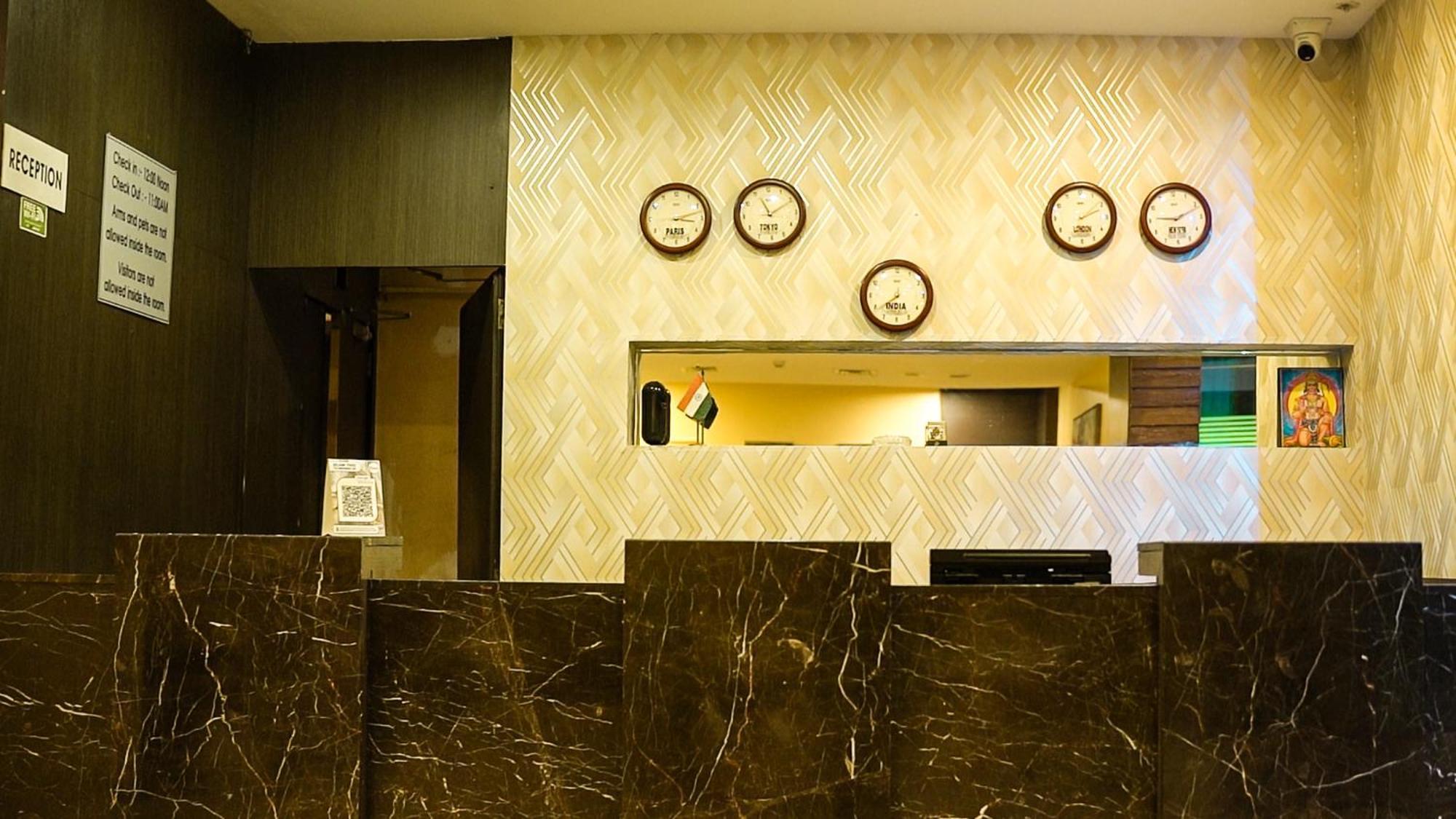 פונה The Altruist Business Hotel Kharadi מראה חיצוני תמונה