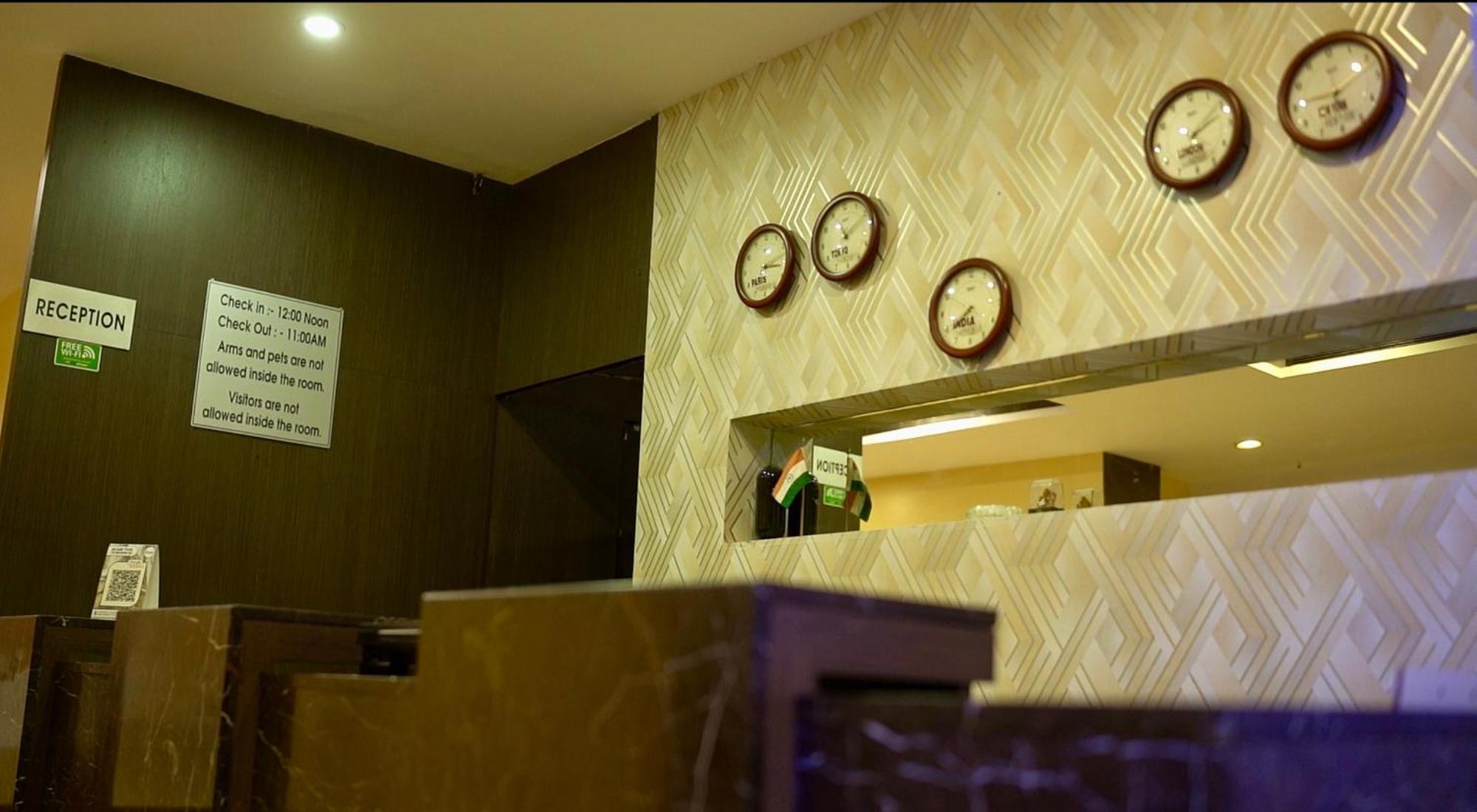 פונה The Altruist Business Hotel Kharadi מראה חיצוני תמונה