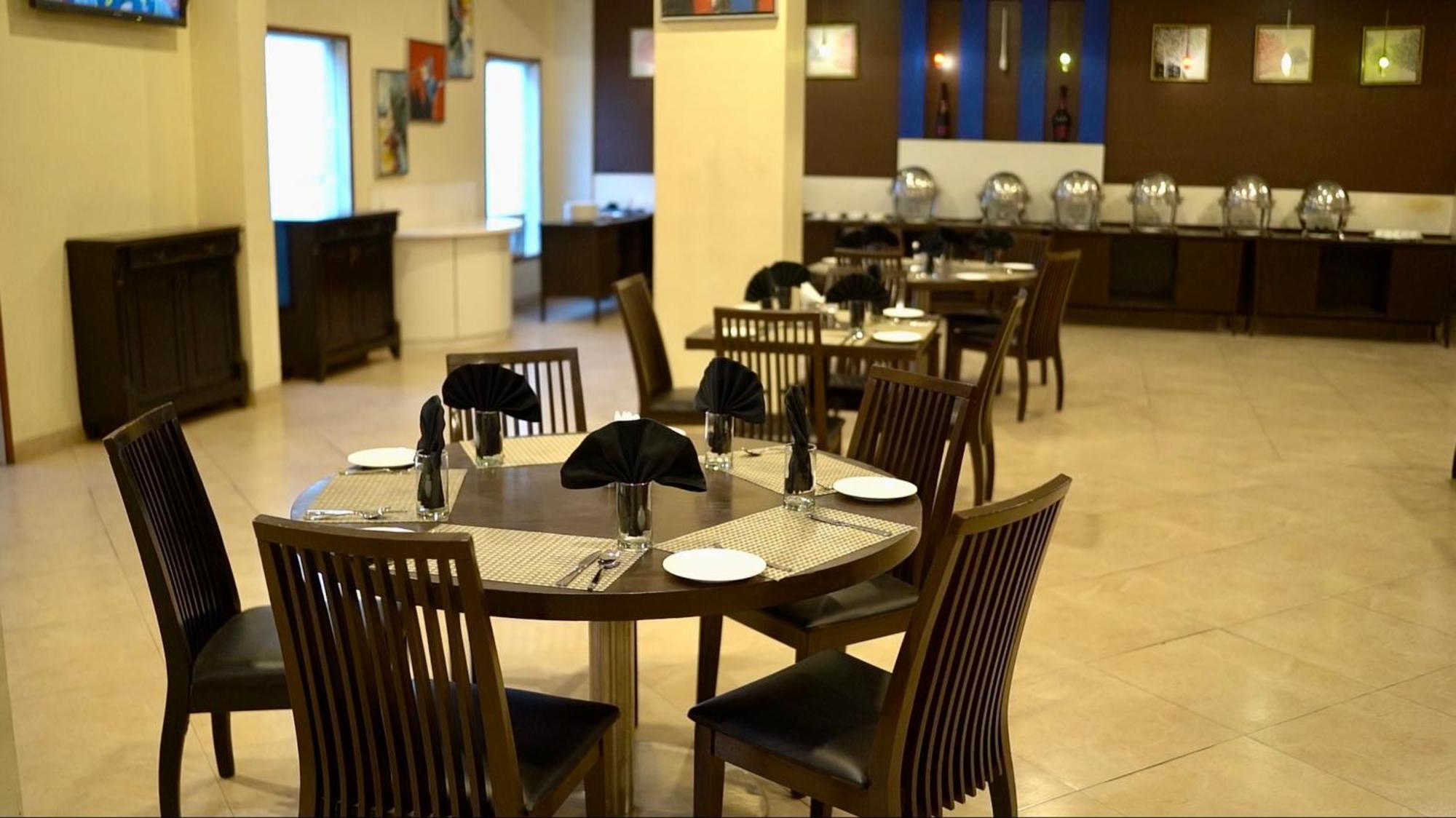 פונה The Altruist Business Hotel Kharadi מראה חיצוני תמונה