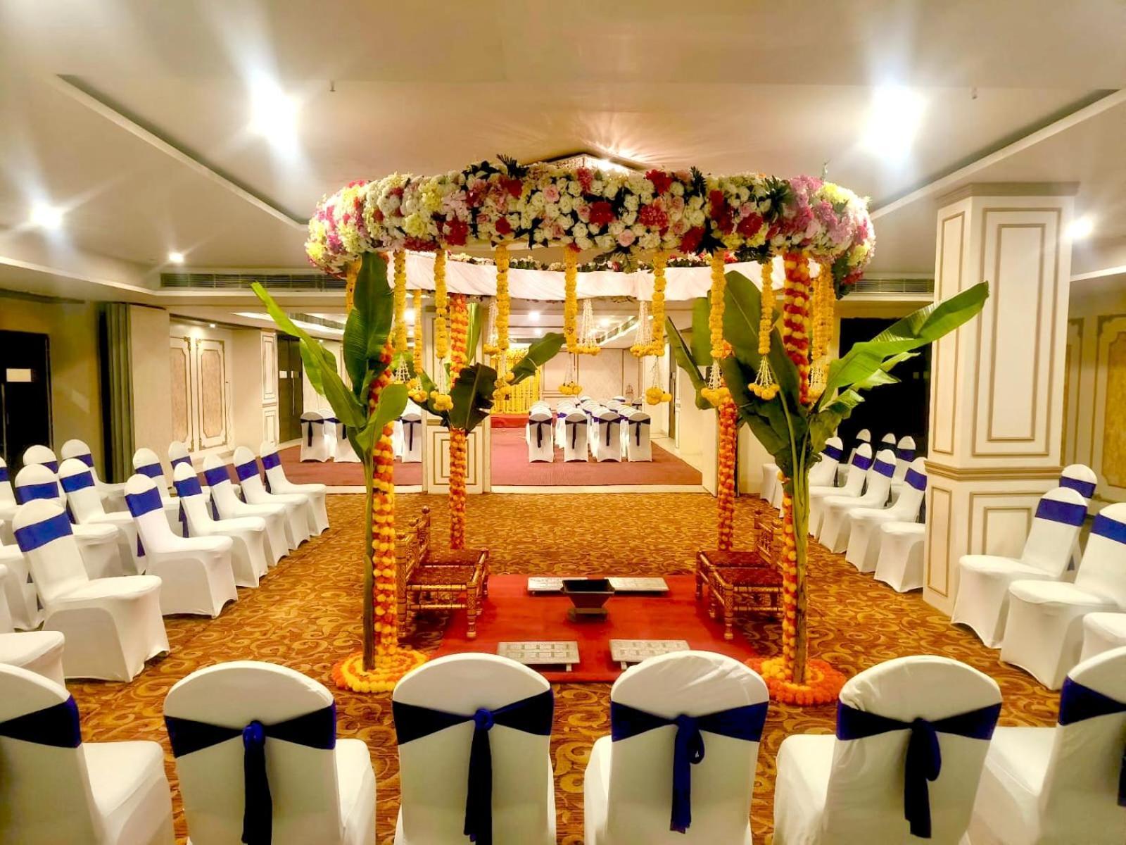 פונה The Altruist Business Hotel Kharadi מראה חיצוני תמונה