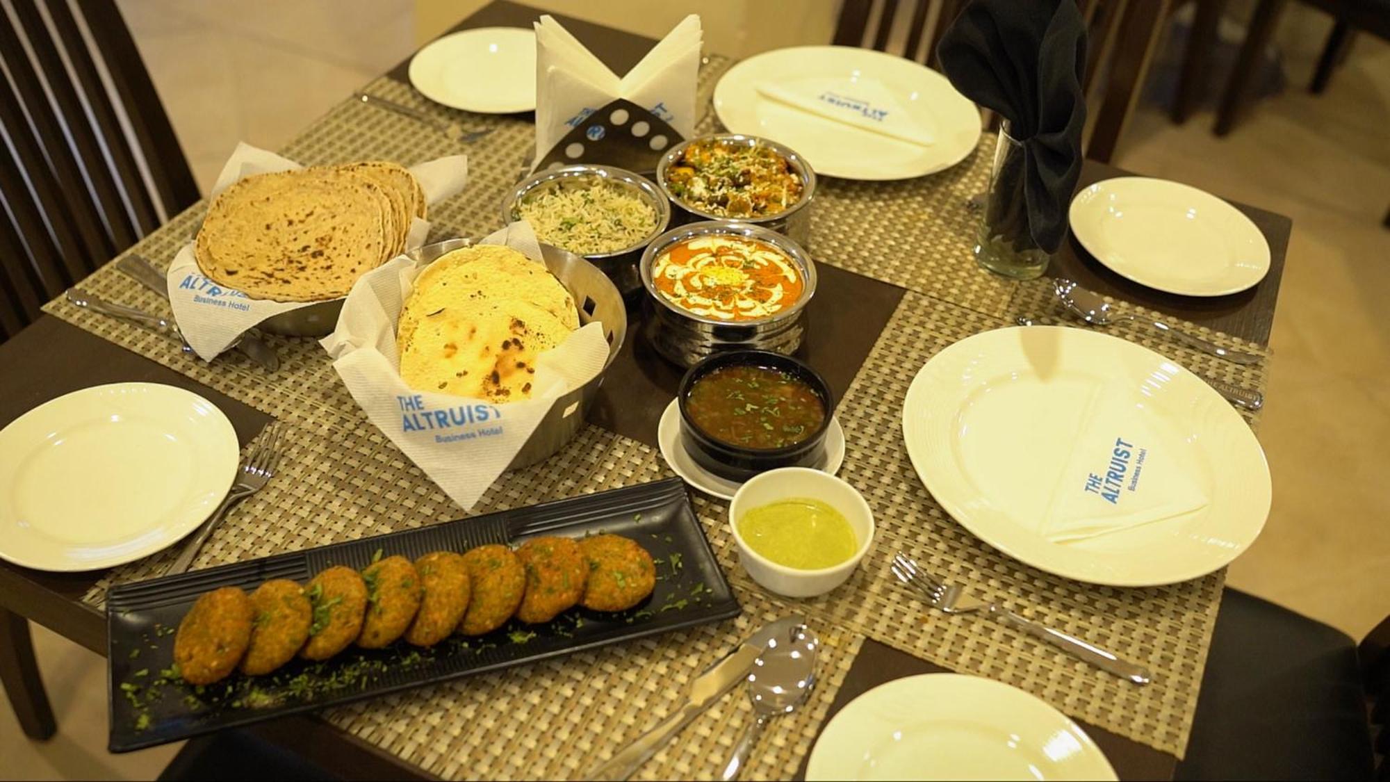 פונה The Altruist Business Hotel Kharadi מראה חיצוני תמונה