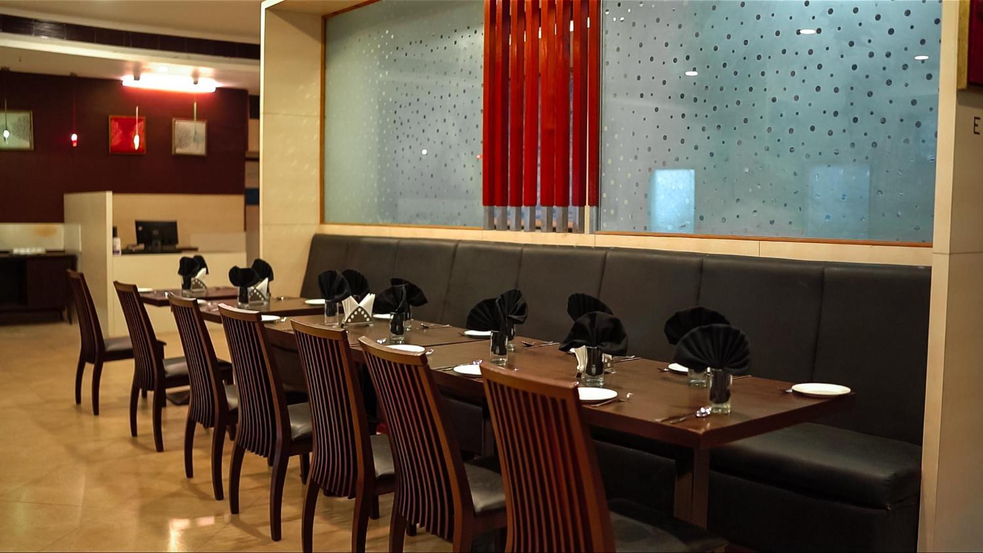 פונה The Altruist Business Hotel Kharadi מראה חיצוני תמונה